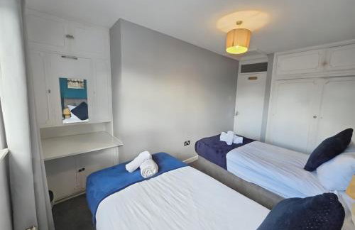 2ndHomeStays- Willenhall-A Serene 3 Bed House with a Garden View-Suitable for Contractors and Families-Sleeps 9 - 7 mins to J10 M6 and 21 mins to Birmingham - Foto 32