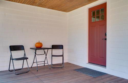 Charming Farmhouse Walk to Village and Trails! - Foto 24