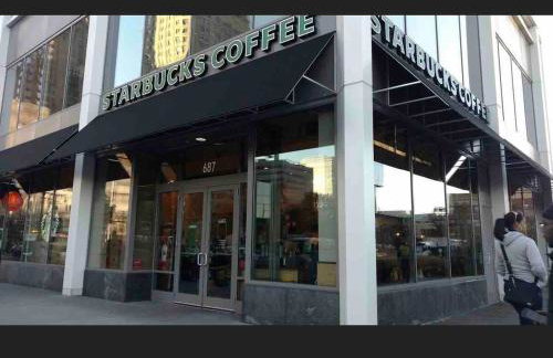 Haven 2 Bedroom by EWR airport - Photo 2