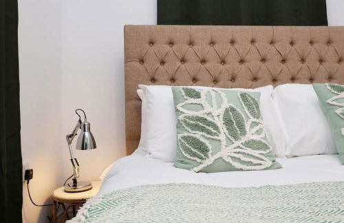 Modern 3 Bed - M4 ACCESS - Wi-Fi - Photo 20