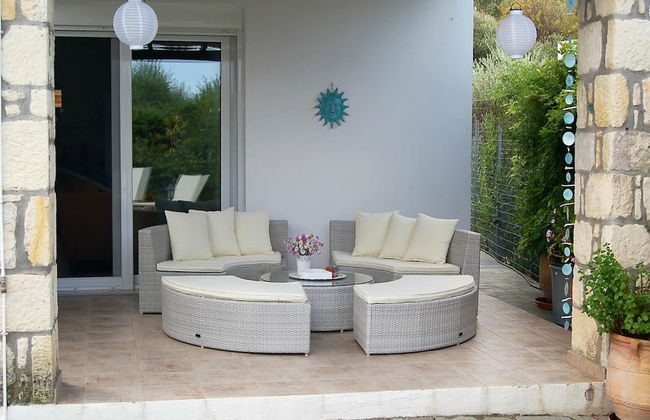 Enticing Villa in Loutra with Private Pool & Garden near Beach - Photo 10