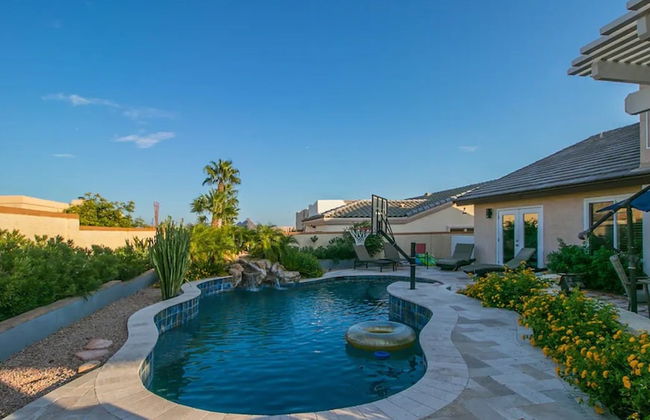 Spectacular Hilltop Home W/resort Like Backyard! - Foto 28