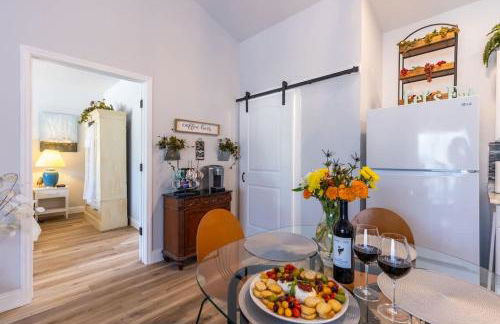 La Casita: Hot-tub & Firepit, 15 min to Fred! - Photo 7