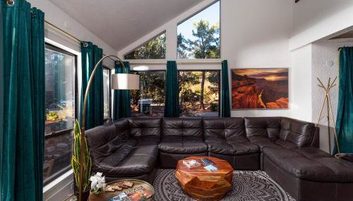 Luxe Boutique-Style Home w/Indoor Hot Tub - Foto 1