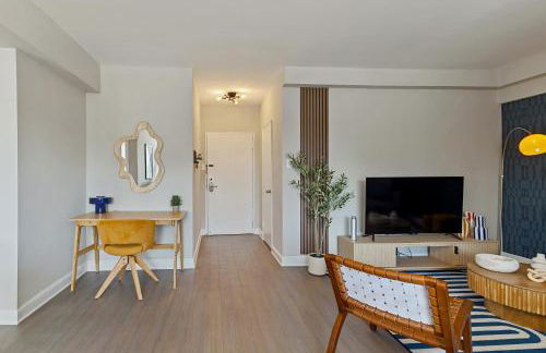 CASA Arlington Suite with Top-Tier Amenities & Parking - Foto 37