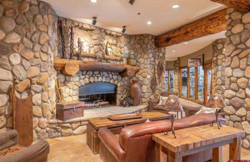 Stellar Location with Hot Tub Pool Steam Room & Gym Acces - Foto 7