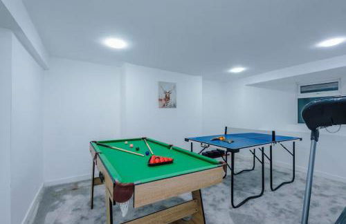 Group-Friendly Home near Manchester with Hot Tub and Private Cinema Room - Foto 39