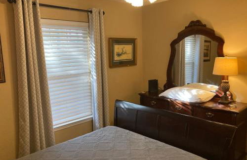 Classic City 3 bedroom 2 bath condo with deck close to UGA, Five Points, and Memorial Park in Athens - Photo 23