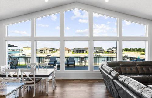 Lakefront Mansion!Close to SAC&Mahoney State Park! - Foto 11