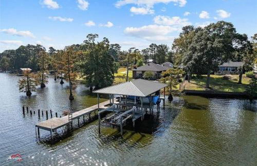 Lakefront 3BR Retreat - Pier, RV, Family-Friendly - Foto 1