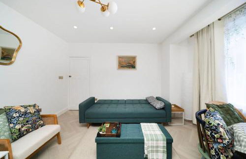 Newly Refurbished Two Bedroom Garden Flat - Sleeps 6 - Foto 5