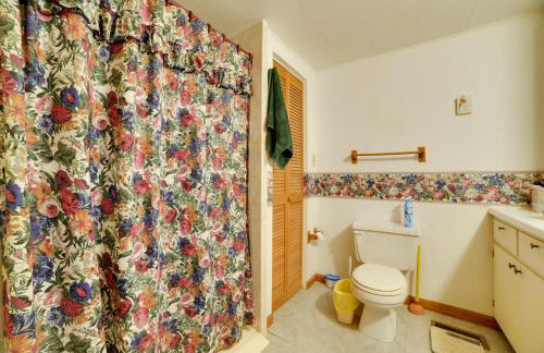 Peaceful Hazel Cottage with Deck and Yard! - Foto 17