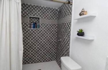 Spacious house with pool heater, hot tub, billiards - Foto 31