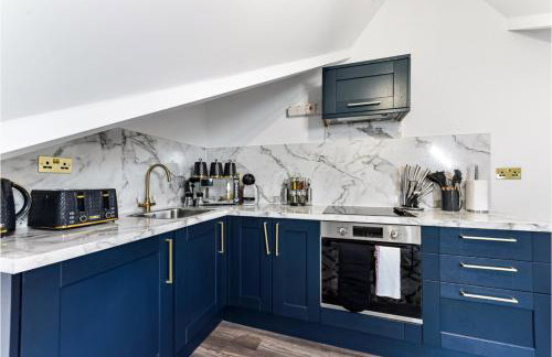 Lovely Two Bedroom with Ensuite Bathrooms - Photo 5