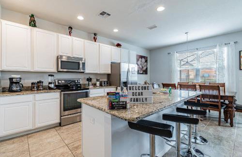 4BR Bella Vida Lakeview Pool Townhome - Photo 5