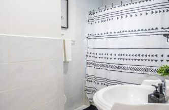 2 BD Home w/ Private Parking, Private Yard & W/D - Photo 15