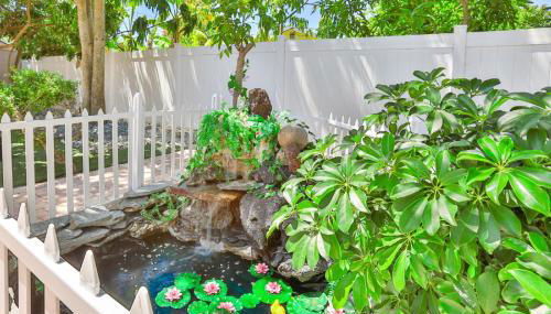 Pool Table, Minigolf, Games at Pondside FunHouse - Foto 3, Garden, Garden view