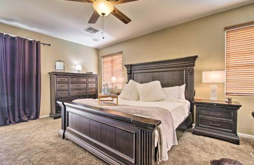 Family Gem in Phoenix with Saltwater Pool and Theater - Foto 22