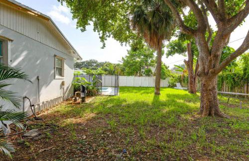 3 Mi to Riviera Beach! Group-Friendly Home with Yard - Foto 29