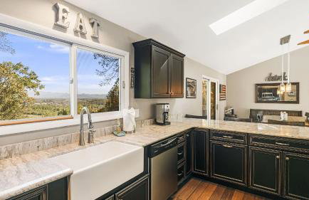 Cabin in the Sky by Avantstay Deck w/ Views - Foto 34