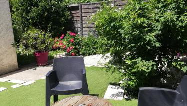 Petit cocon avec terrasse - Photo 2