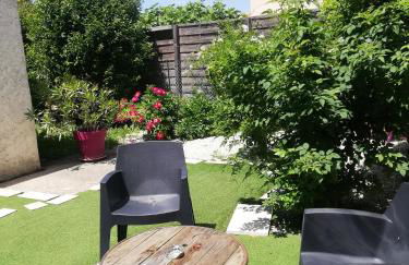 Petit cocon avec terrasse - Photo 2