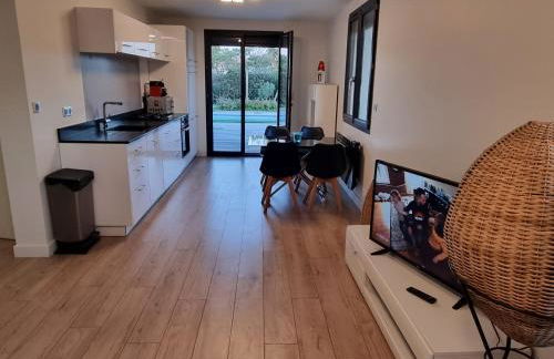 Piscine privative, CLIM, WIFI, 150m de la plage, 6 couchages, bel appartement rdc - Photo 4