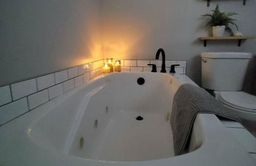 Trailside vacation home—easy walk to Winthrop - Foto 3