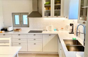 Architect designed house with pool and private beach - Photo 7