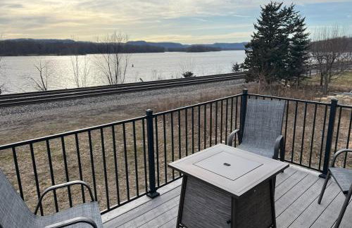 Dragonfly loft, hot tub, river views - Photo 24