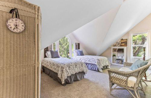 Charming 4BR Wine Country Getaway with Spa & Firepit - Foto 33