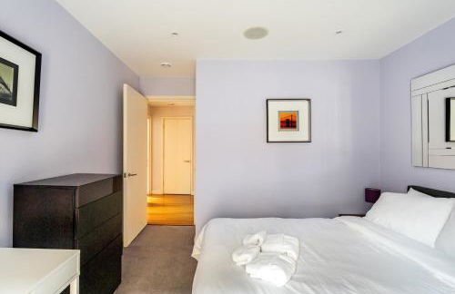 King beds apartment with en-suite, private balcony and elevator by iconic Portobello Market - Foto 8