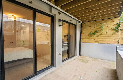 Charming Oasis in DC near Metro with Fenced Backyard Free Parking and WIFI Capitol View1 - Foto 29