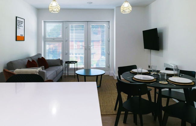 Luxury Manchester Apartment - Orange - Photo 8