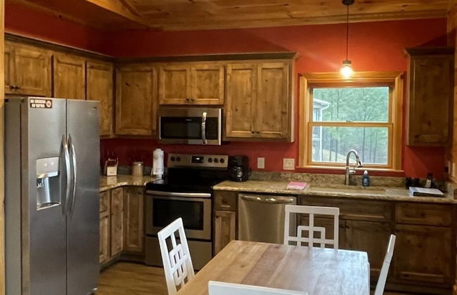 Charming cabin with an Amazing view! - pet and motorcycle friendly! 2 Bedroom Cabin by RedAwning - Foto 4