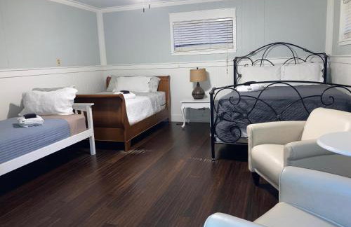 Tucked Away Newly Renovated 4 Bedroom 2 Bath Sleeps 12 - Foto 10