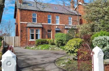 The Hot Tub Townhouse by Holiday Heim - Photo 28