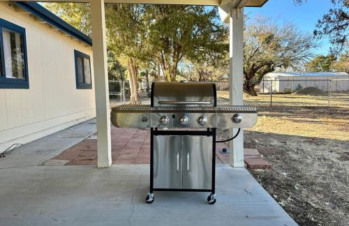 l NEW l 5BR 3BTH Large and Modern Home l Central LOC l 1 ACRE lot - Foto 13