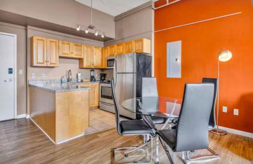 1Br in Heart of Downtown, Sauna, Prime Location - Photo 10