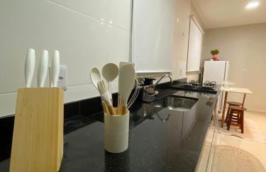 Apartamento em Poços - Varanda com Churrasqueira - Foto 5