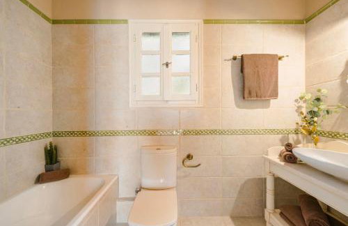 Nikolas by Vintage Travel - Photo 29