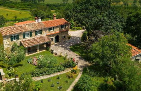 Villa Mikales - Foto 1