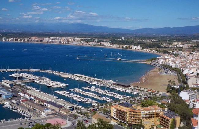 Apartment in Roses Near Sandy Beach - Photo 35