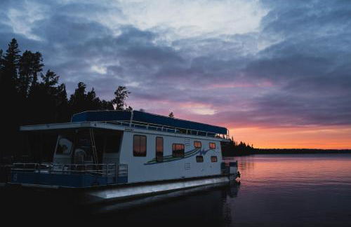 Spacious Floating Mansion - House Boat - Largest Floating Lodge - Sleeps 12 - Fast Wi-Fi HB06 - Foto 4