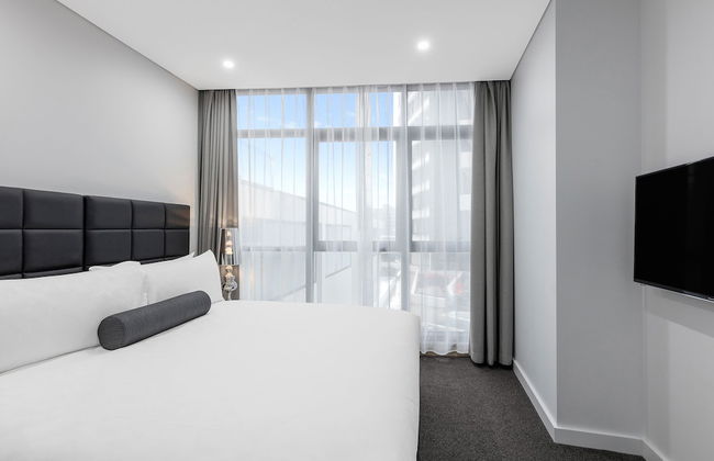 Meriton Suites Church Street, Parramatta - Photo 17