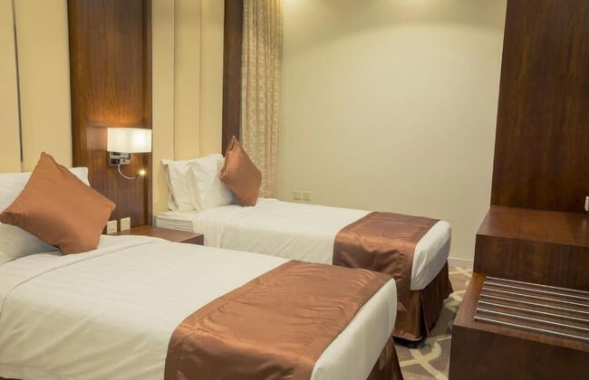 Ninety Two - Photo 5