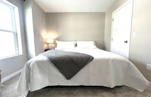 Central Cedar Falls Townhome - King Beds! - Foto 31