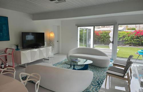 As seen on HGTV Desert Flippers The Pink Door - Foto 24