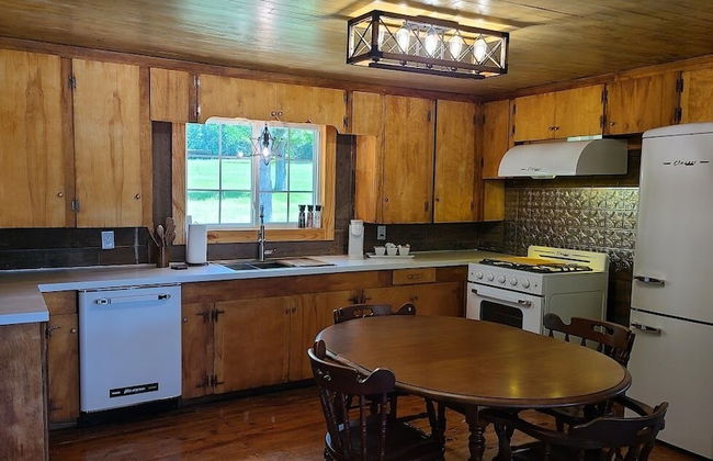 Back in Time 1940s Lake View House - Photo 11