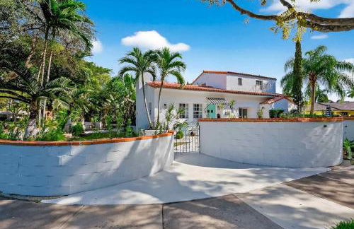 Villa 800 - 3 BEDROOM - 3 AND A HALF BATHROOMS -6 BEDS- Spa like Retreat Saline Pool & Jacuzzi - Foto 65